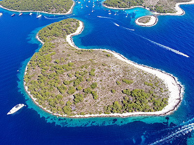 Paklinski Otoci Hölleninseln vor der Insel Hvar